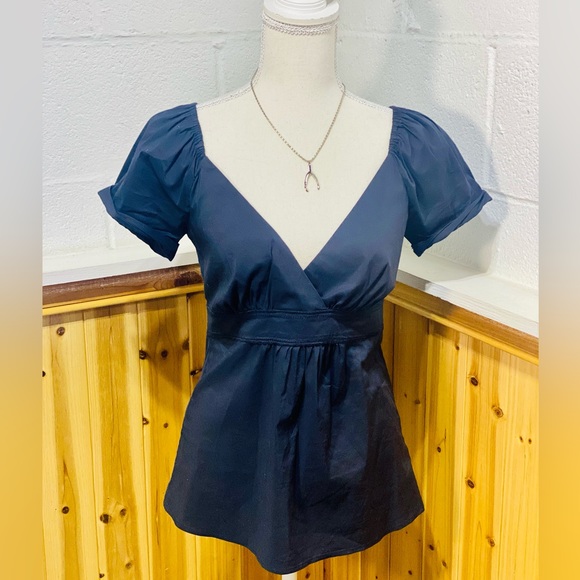 BCBG MaxaZria V Neck Wrap  Short Sleeve Dark Navy almost Bkack Blouse XS - Picture 4 of 11